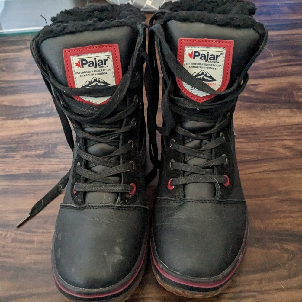 Size 8 women's Pajar waterproof winter boots